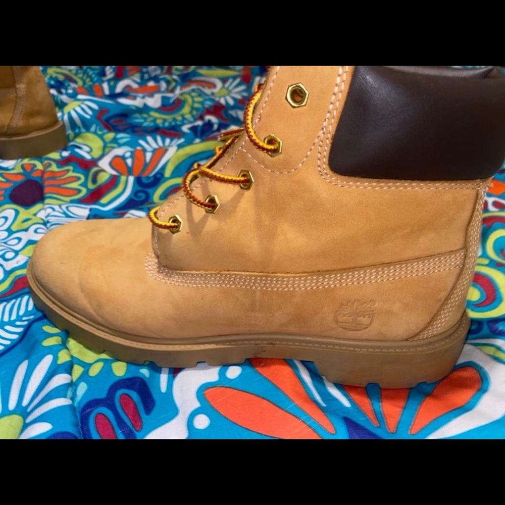 Timberland 6 Inch Boot - Size 7 - Picture 2 of 9
